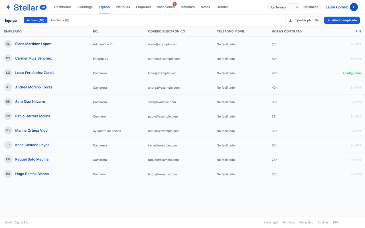 Equipo en Stellar HR: rol, correo, horas de contrato y PIN de cada empleado, con el botón Importar plantilla
